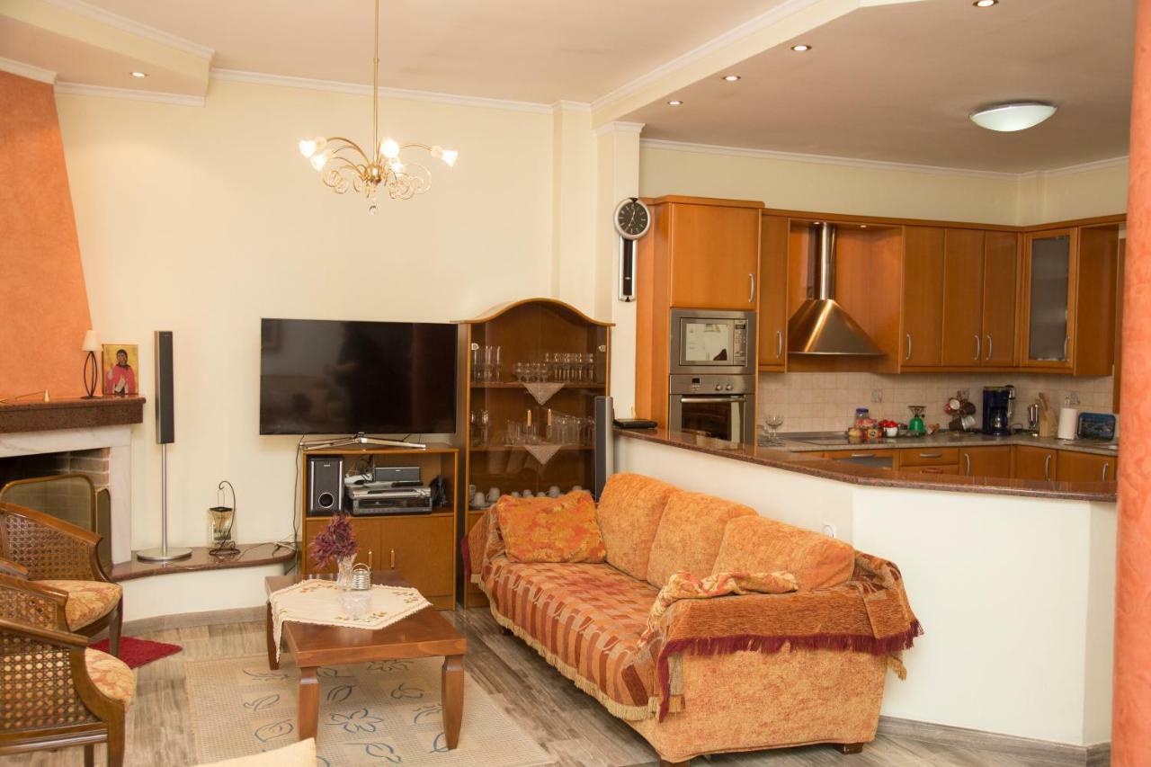 Veta'S Spacious Central Apartment Серес Екстериор снимка
