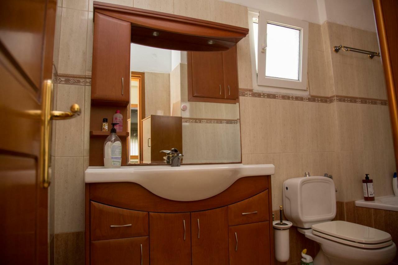 Veta'S Spacious Central Apartment Серес Екстериор снимка