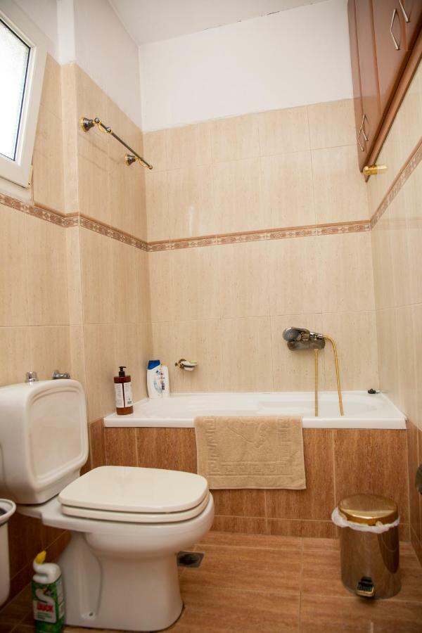 Veta'S Spacious Central Apartment Серес Екстериор снимка