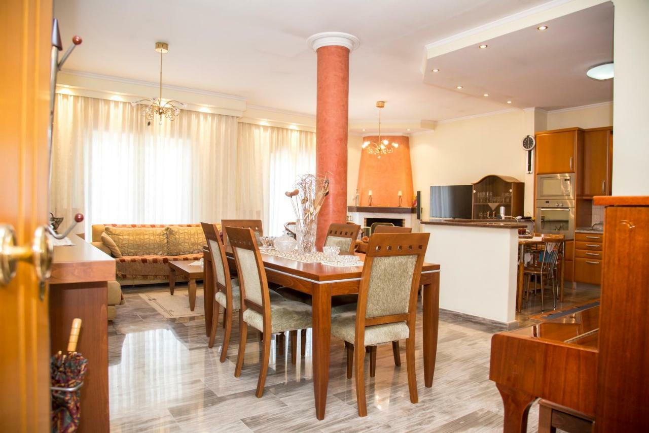 Veta'S Spacious Central Apartment Серес Екстериор снимка